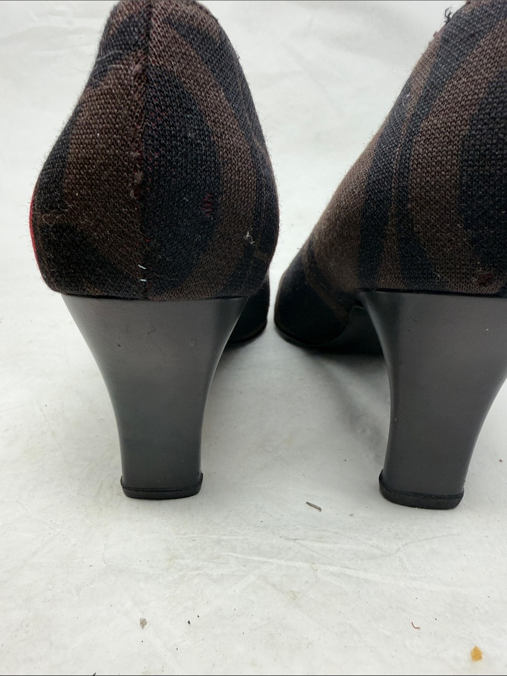 Salvatore Ferragamo Black and Red Patterned Leather Toe Pumps Heels Size 9 - Picture 7 of 13